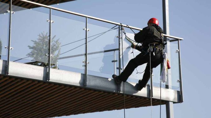 7 Essential Tips For Maintaining And Caring For Glass Balustrading Properly